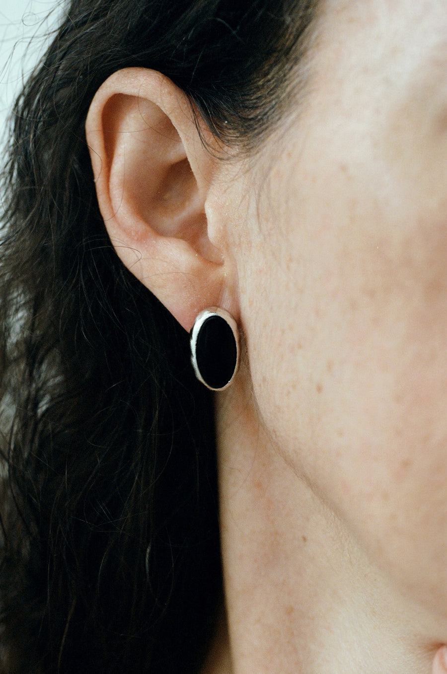 Onxy / Red Oval Studs